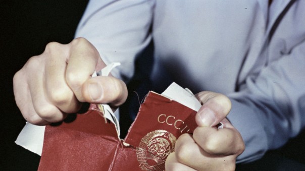 Иванов, Иванзод, Иваненко: как в бывших республиках СССР избегают русских имён и фамилий