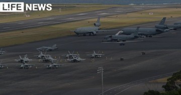 В США неизвестные ворвались на военную базу на внедорожнике и снесли хвост истребителю