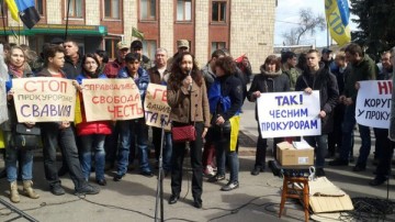 Митинг в Харькове: жители требуют увольнения областного прокурора