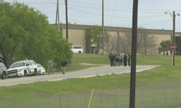 Прямая трансляция с авиабазы в США, где произошла стрельба