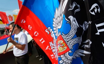 Украинские СМИ шокировал флаг ДНР на линейке в школе Мариуполя