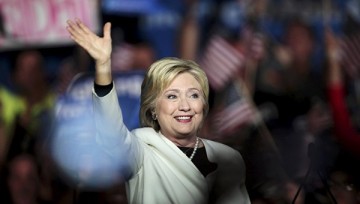 Клинтон считает, что Россия хочет "перечертить карту Европы"