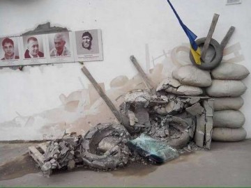 «Агент Кремля» в Ровно цинично врезался в стелу «небесной сотни» и разрушил её