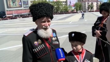 По центру Краснодара парадом прошли 10 тысяч казаков