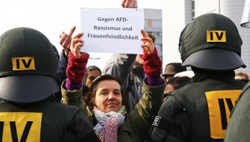 В Штутгарте демонстранты столкнулись с полицией, задержаны 400 человек