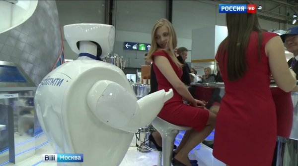 Российские роботы произвели фурор на выставке в Ганновере