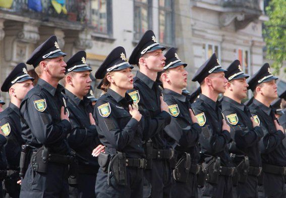В Краматорске и Славянске новые украинские полицейские приняли присягу