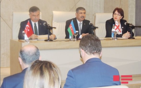 В Азербайджане заявили о проведении совместных военных учений с Грузией и Турцией В Азербайджане заявили о проведении совместных военных учений с Грузией и Турцией