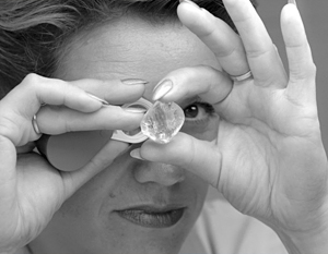 Россия скупает алмазы и золото