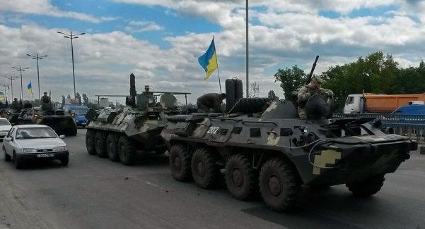 У самой сильной армии континента в Киеве на Жулянском мосту закончилось топливо