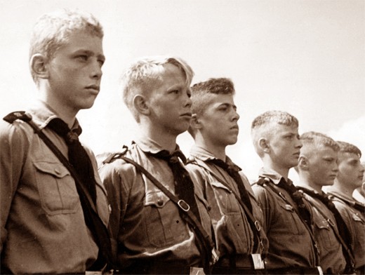 На Украине для детей ввели форму "Гитлерюгенд" по аналогии с гитлеровской Германией На Украине для детей ввели форму "Гитлерюгенд" по аналогии с гитлеровской Германией