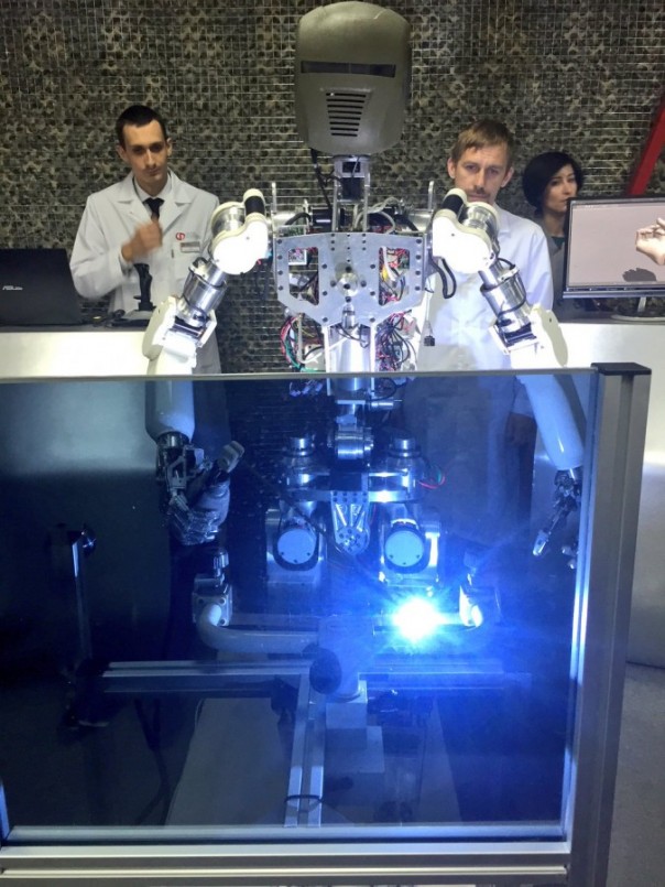 Будущие киборги. Российские антропоморфные роботы: демонстрация первых прототипов