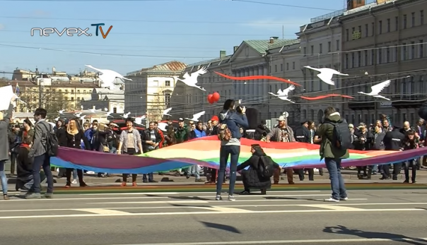 Полиция Петербурга пресекла побоище между ЛГБТ и веганами (ВИДЕО)