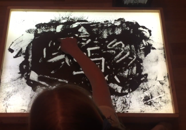 10-летняя школьница нарисовала свастику прахом прадеда-ветерана