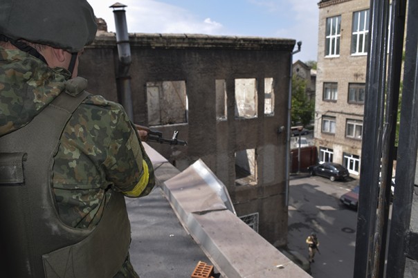 В Мариуполе полиция тренировалась отбивать вооруженные атаки на полицейские участки