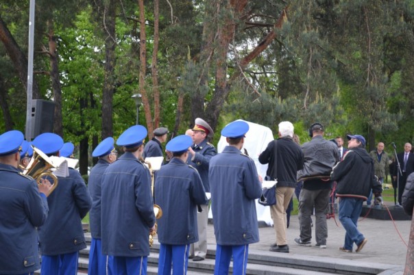 В Киеве открыли памятник в честь советских ветеранов войны