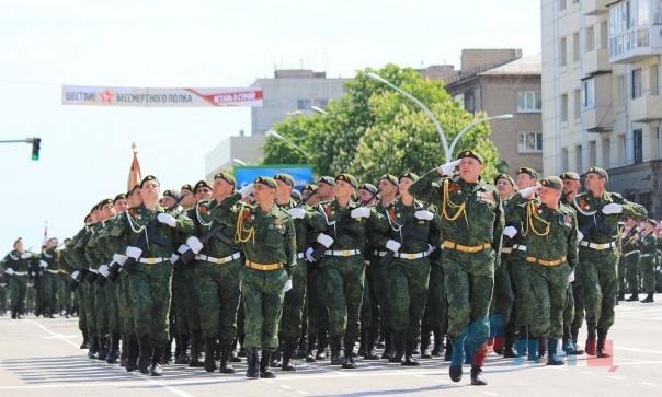 Парад в честь Дня Победы прошел в Луганске Парад в честь Дня Победы прошел в Луганске