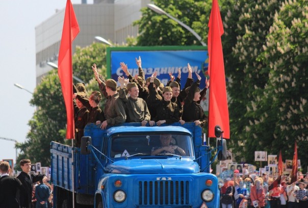 Парад в честь Дня Победы прошел в Луганске Парад в честь Дня Победы прошел в Луганске