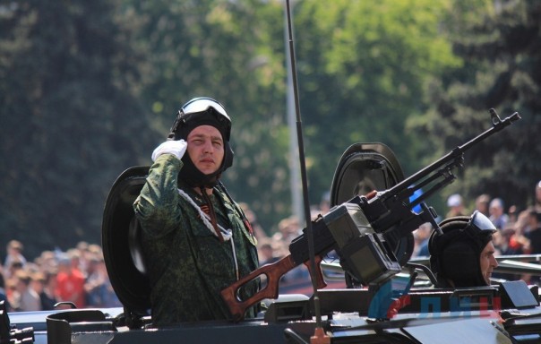 Парад в честь Дня Победы прошел в Луганске Парад в честь Дня Победы прошел в Луганске