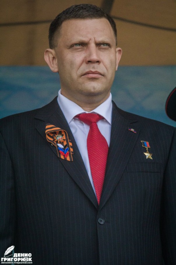 В центре Донецка прошел военный парад в честь 71-й годовщины Великой Победы В центре Донецка прошел военный парад в честь 71-й годовщины Великой Победы