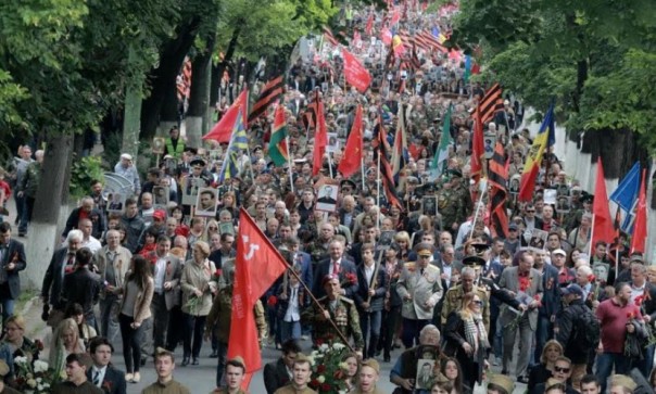 Вопреки НАТО и властям Молдовы впервые в Кишиневе состоялась грандиозная акция «Бессмертный полк»
