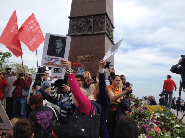 Бессмертный полк в День Победы шагает по Одессе и по Украине. Юлия Витязева Бессмертный полк в День Победы шагает по Одессе и по Украине. Юлия Витязева