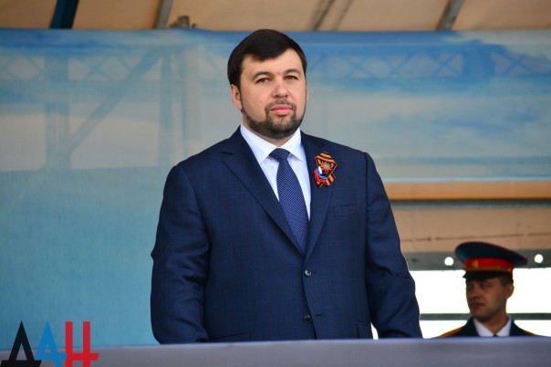 Фоторепортаж: Военный парад в Донецке в честь 71-й годовщины Победы в Великой Отечественной войне Фоторепортаж: Военный парад в Донецке в честь 71-й годовщины Победы в Великой Отечественной войне