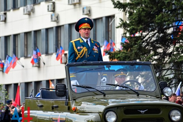 Фоторепортаж: Военный парад в Донецке в честь 71-й годовщины Победы в Великой Отечественной войне Фоторепортаж: Военный парад в Донецке в честь 71-й годовщины Победы в Великой Отечественной войне