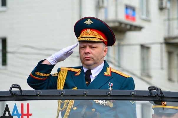 Фоторепортаж: Военный парад в Донецке в честь 71-й годовщины Победы в Великой Отечественной войне Фоторепортаж: Военный парад в Донецке в честь 71-й годовщины Победы в Великой Отечественной войне