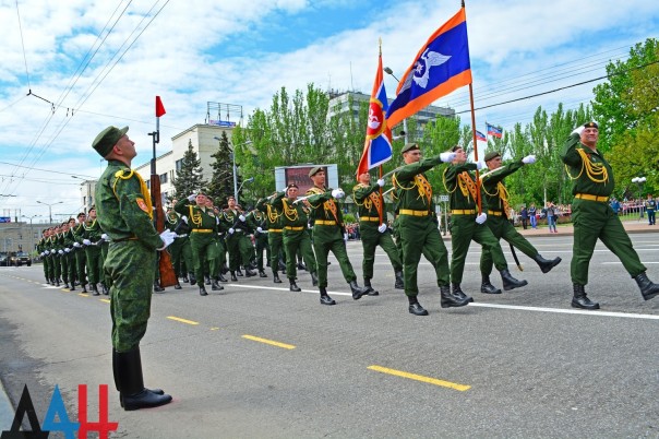 Фоторепортаж: Военный парад в Донецке в честь 71-й годовщины Победы в Великой Отечественной войне Фоторепортаж: Военный парад в Донецке в честь 71-й годовщины Победы в Великой Отечественной войне