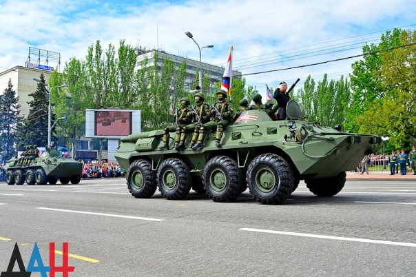 Фоторепортаж: Военный парад в Донецке в честь 71-й годовщины Победы в Великой Отечественной войне Фоторепортаж: Военный парад в Донецке в честь 71-й годовщины Победы в Великой Отечественной войне
