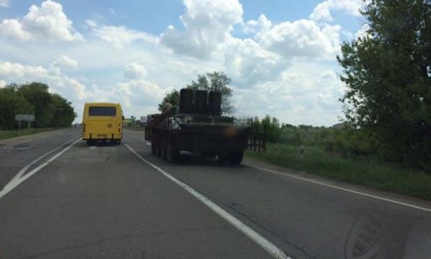 Украинские военные на Херсонщине разъезжают за водкой и сигаретами на БТРах