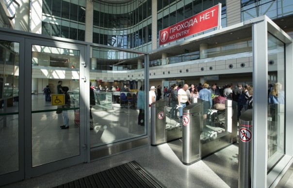 Дворкович: решение о снятии контроля при входе в аэропорты должны принимать спецслужбы