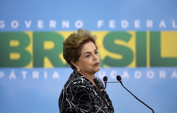 Мадуро: США причастны к отстранению от должности президента Бразилии Мадуро: США причастны к отстранению от должности президента Бразилии