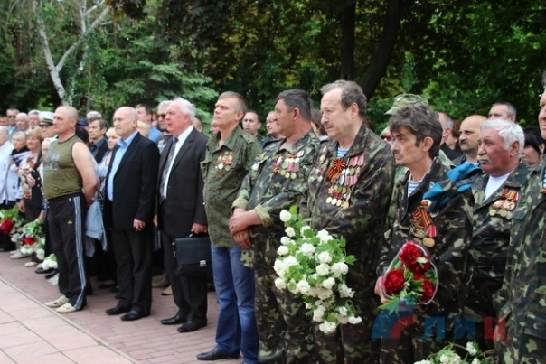 Сводка от НМ ЛНР 15 мая 2016 года. Боевики нацбатов вместе с СБУ проводят зачистки в Станице Луганской Сводка от НМ ЛНР 15 мая 2016 года. Боевики нацбатов вместе с СБУ проводят зачистки в Станице Луганской