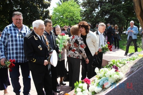 Сводка от НМ ЛНР 15 мая 2016 года. Боевики нацбатов вместе с СБУ проводят зачистки в Станице Луганской Сводка от НМ ЛНР 15 мая 2016 года. Боевики нацбатов вместе с СБУ проводят зачистки в Станице Луганской