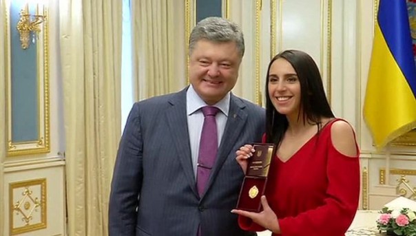 Порошенко присвоил Джамале звание народной артистки