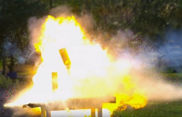 Выстрел пулей из жидкого металла (Видео)