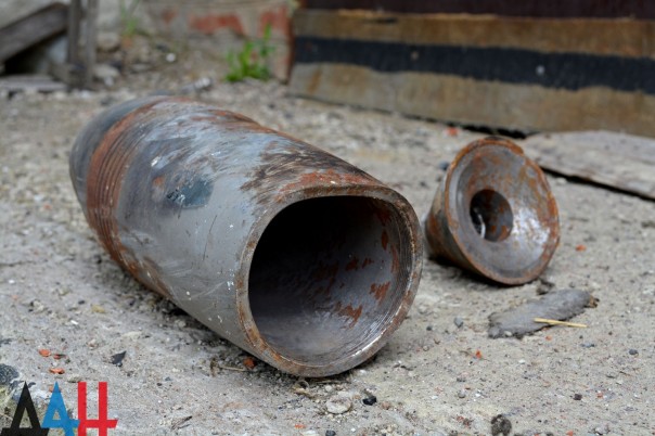 Последствия обстрела Докучаевска: Серьезно повреждены два зернохранилища и сельхозтехника