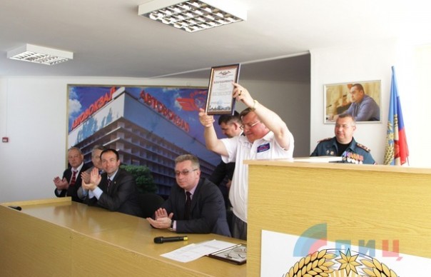 Работники ЛРУАС к 40-летию восстановили разрушенный укрофашистами Луганский автовокзал Работники ЛРУАС к 40-летию восстановили разрушенный укрофашистами Луганский автовокзал