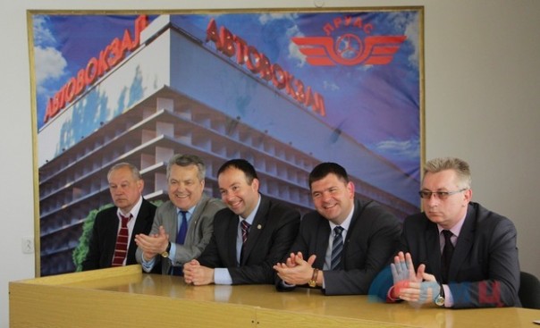 Работники ЛРУАС к 40-летию восстановили разрушенный укрофашистами Луганский автовокзал Работники ЛРУАС к 40-летию восстановили разрушенный укрофашистами Луганский автовокзал