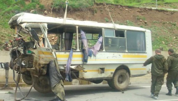 Отказ тормозов привел к аварии автобуса с российскими военными на горной дороге в Южной Осетии.