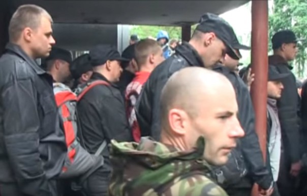 В Житомире херои АТО побили хероев Майдана В Житомире херои АТО побили хероев Майдана