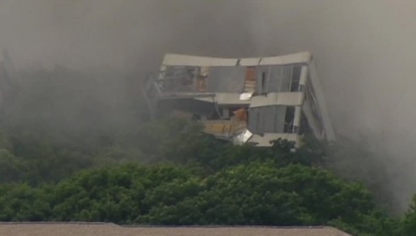 В США взорвали бывшую штаб-квартиру American Airlines