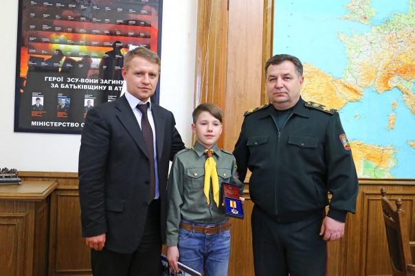 На Украине для детей ввели форму "Гитлерюгенд" по аналогии с гитлеровской Германией На Украине для детей ввели форму "Гитлерюгенд" по аналогии с гитлеровской Германией