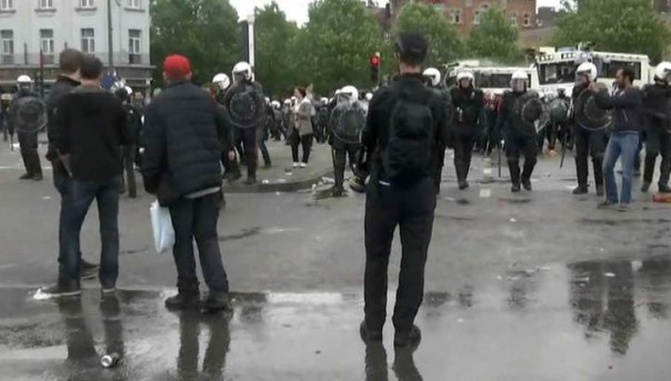 Камни против водометов: в Брюсселе произошли столкновения манифестантов с полицией