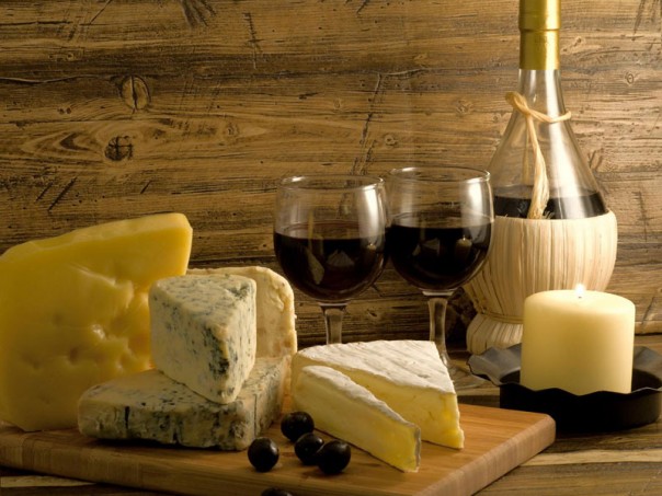 В Париже представили произведенные в России французские сыры