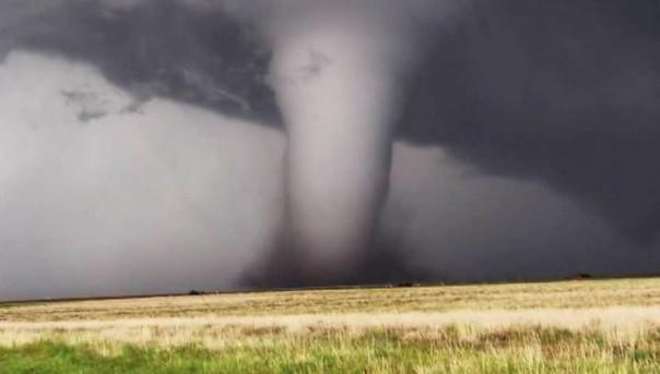 Гигантское торнадо в США | Вулкан Килауэа на Гавайях покрыл лавой близлежащие окрестности. Видео