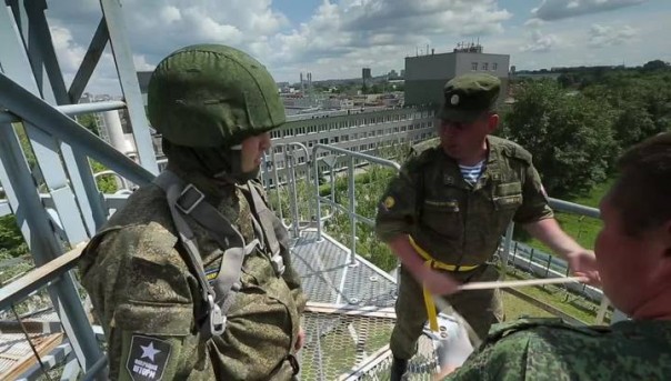 "Операция Шторм". День третий: парашютная подготовка и демонстрация оружия