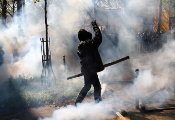 Корреспондент RT и оператор ВГТРК пострадали в ходе беспорядков в Париже